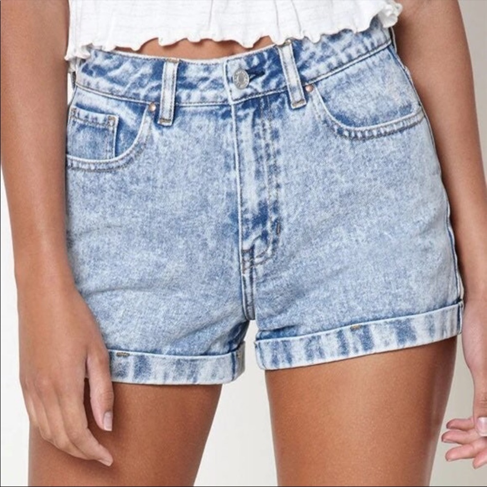Pacsun Mom Jean Shorts, acid washed size 25